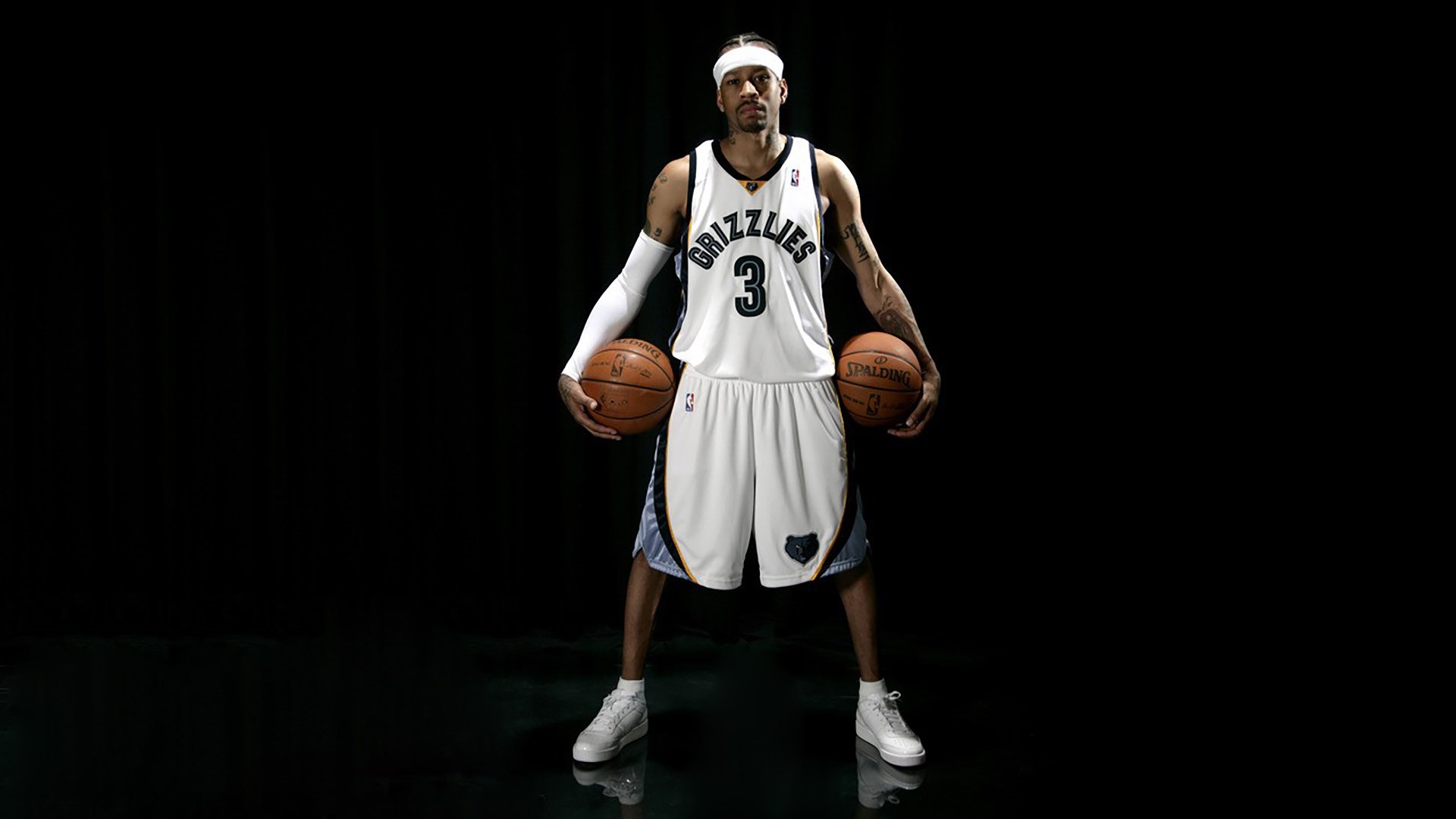 爱游戏体育官网-2009年季后赛第一轮：湖人以“杀手锏”科比的超神表现，从落后20分的逆境中逆转灰熊，彰显冠军底蕴。